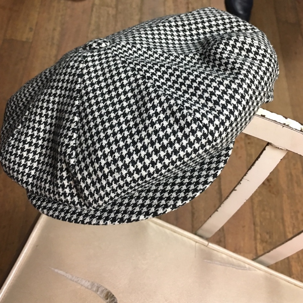 Black & White Houndstooth Newsboy Hat / Applejack / Cap